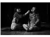 David Díaz_ pintando rostro, fotografía, 60 x 45 cm.